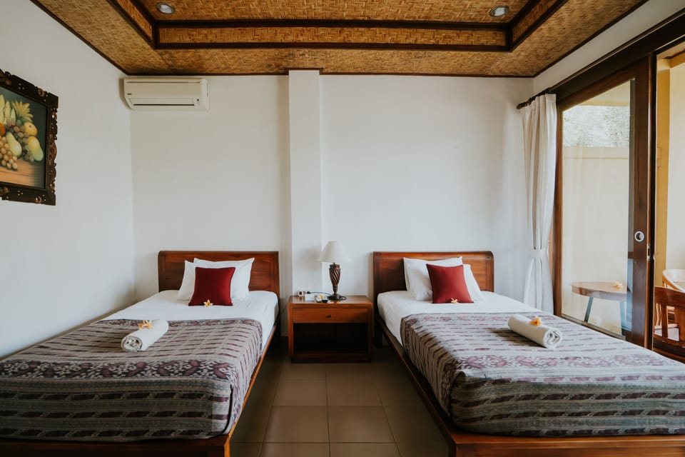 Deluxe Twin Room | Desk, iron/ironing board, free WiFi, bed sheets