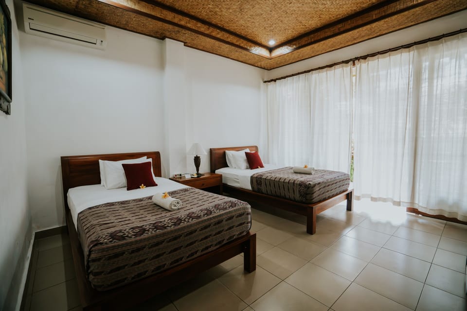 Deluxe Twin Room | Desk, iron/ironing board, free WiFi, bed sheets