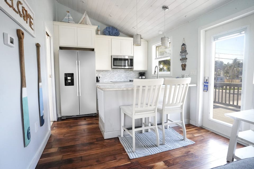 Signature Cottage, 1 Queen Bed, Canal View | Private kitchen | Mini-fridge, coffee/tea maker