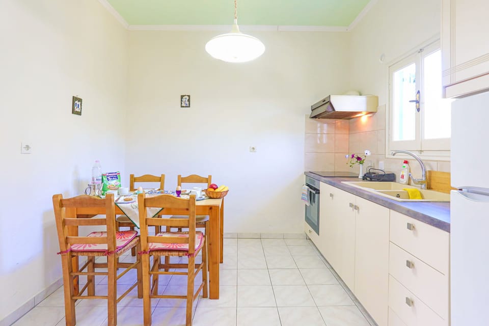Practical but functional kitchen%2Fdiner