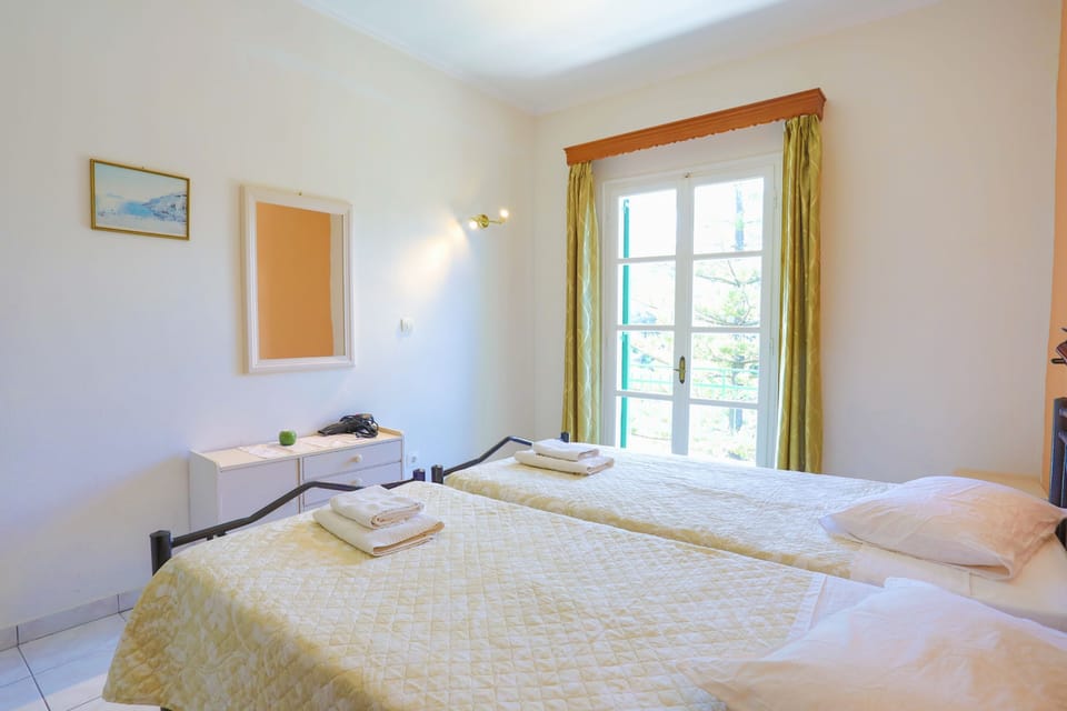 Timeless twin bedroom