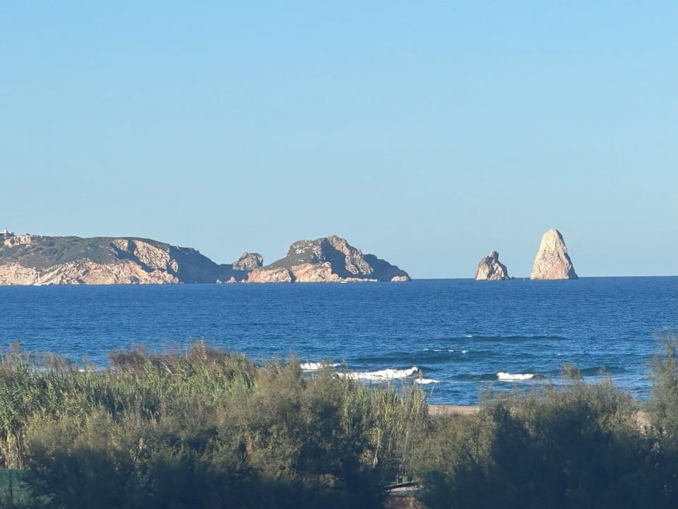 Rock, Coastal And Oceanic Landforms, Coast, Sea, Terrain, Ocean, Headland, Geology, Promontory