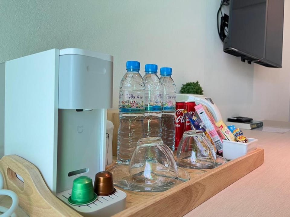 In-room safe, laptop workspace, iron/ironing board, free WiFi