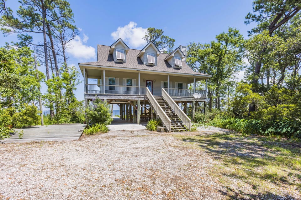 Perfect bay views at Hide Away Bay!