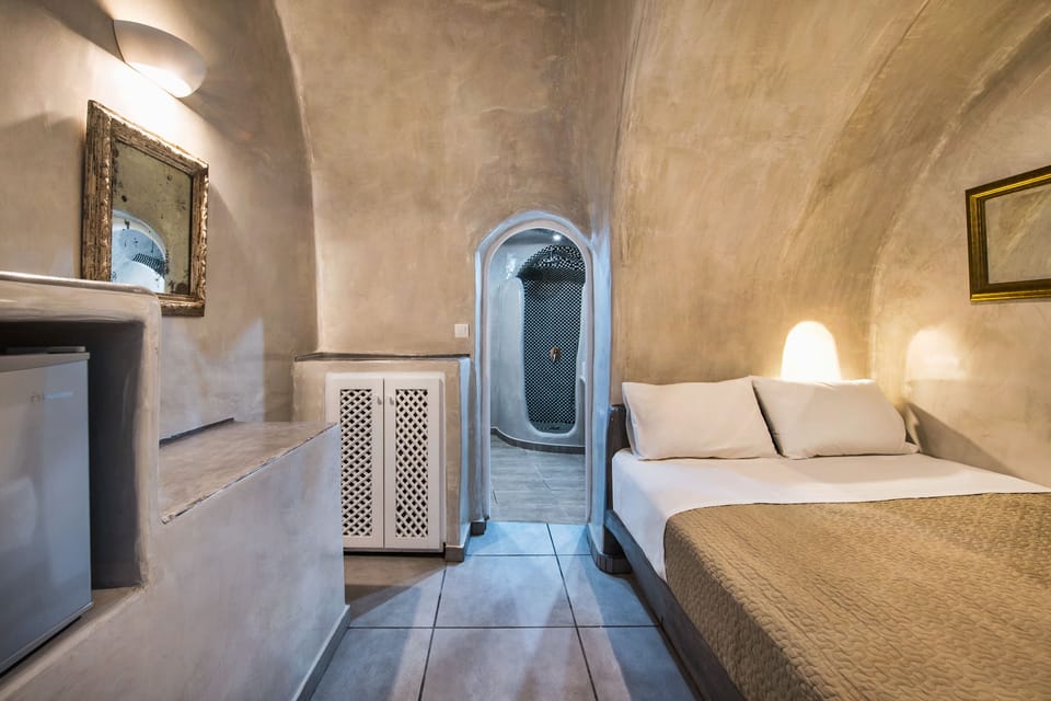 Premium bedding, in-room safe, individually decorated