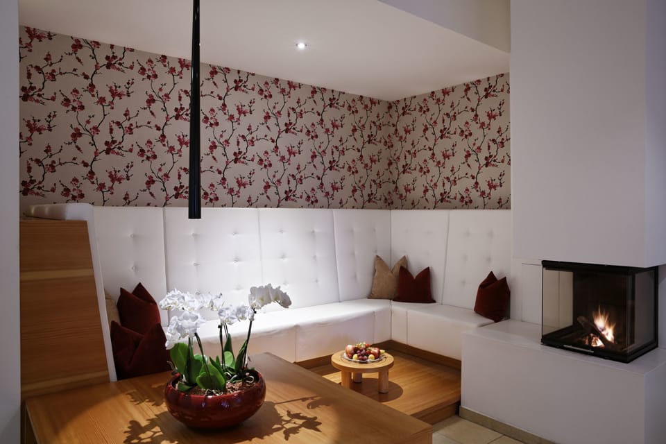 Sauna, hot tub, steam room, hot springs, body treatments, hydrotherapy