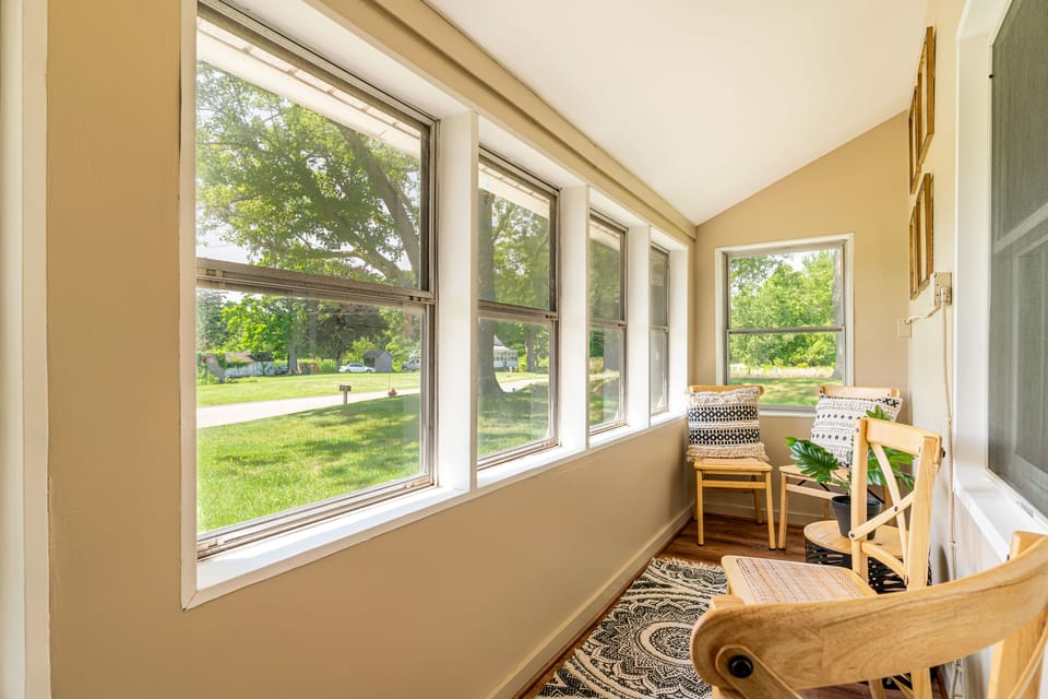 Sun room to enjoy your morning coffee.