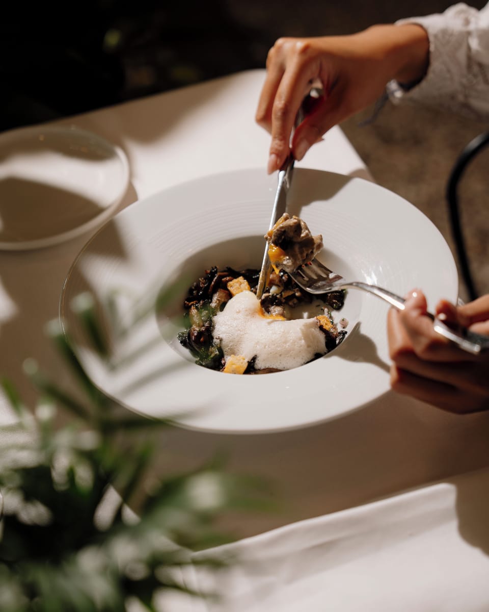 2 restaurants; breakfast, lunch, dinner, and brunch served