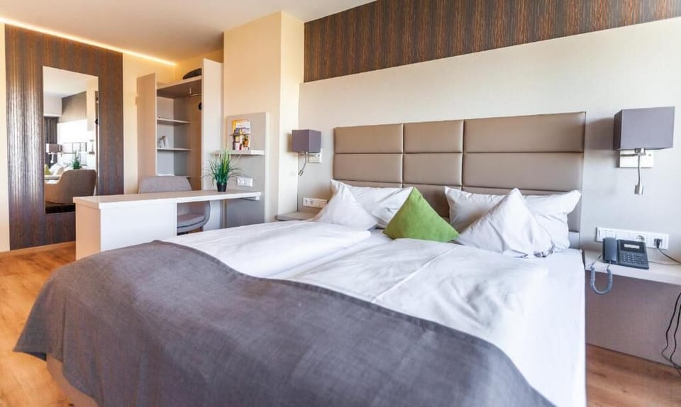 Superior Double Room | Minibar, free cribs/infant beds, rollaway beds, free WiFi