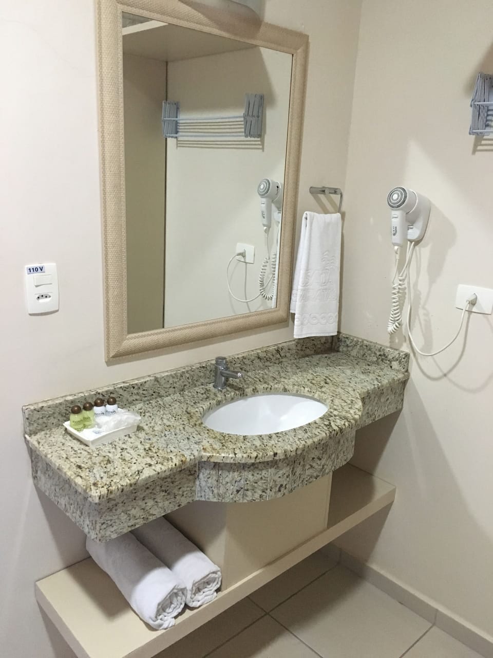 Single Room | Bathroom | Shower, hair dryer, bidet, towels