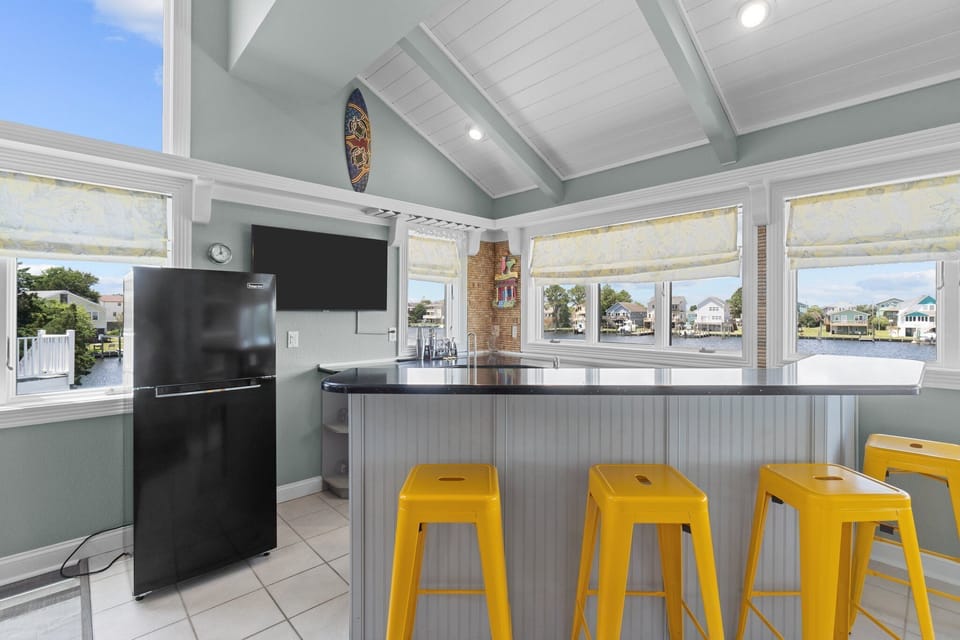 The Counter Bar is perfect for cocktails, snacks, and soaking in the beautiful view!