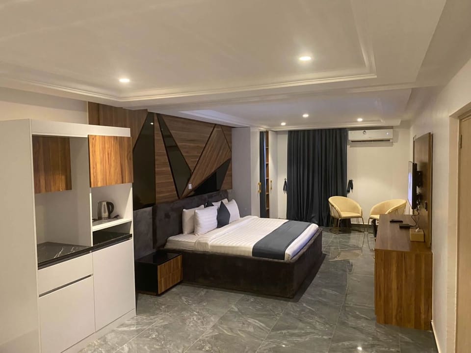 Executive Room, Balcony, Pool View | In-room safe, desk, laptop workspace, blackout drapes