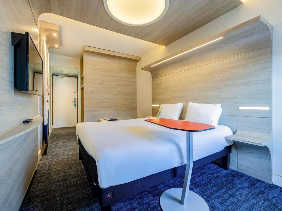 Standard Room, 1 Double Bed | Premium bedding, blackout drapes, soundproofing, iron/ironing board