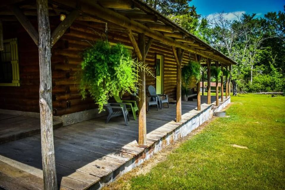 Wrap around porch over looking 7 acres of green pasture with hanging porch swing