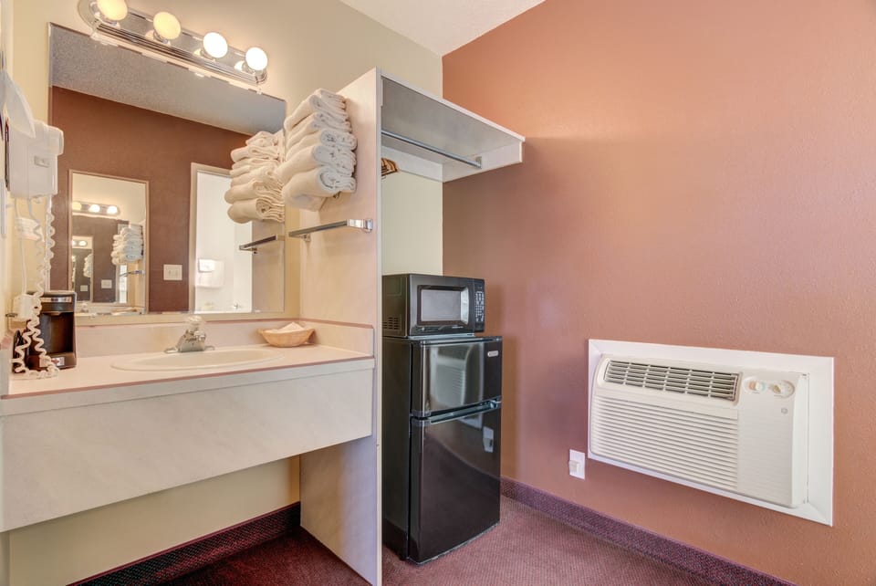 Suite, 1 King Bed with Sofa bed | Bathroom | Free toiletries, hair dryer, towels