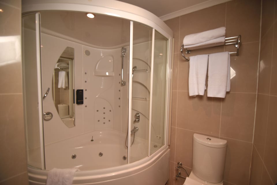 Studio | Bathroom | Shower, rainfall showerhead, bathrobes, slippers