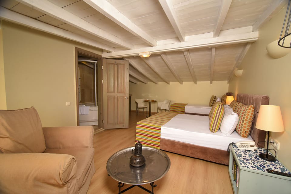 Studio | Desk, iron/ironing board, free WiFi, bed sheets