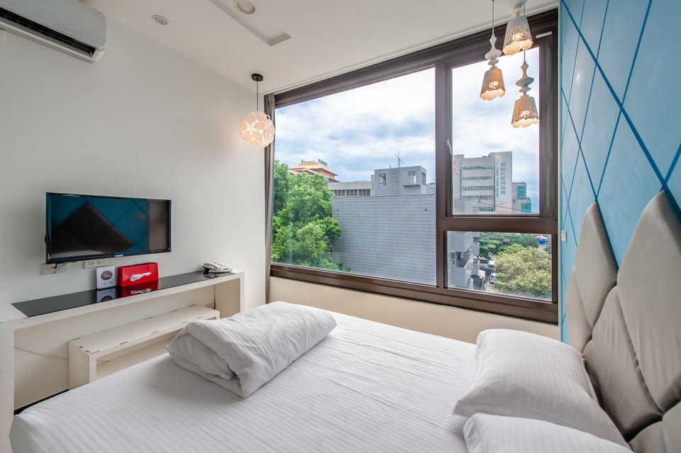 Double Room, City View | Soundproofing, free WiFi, bed sheets