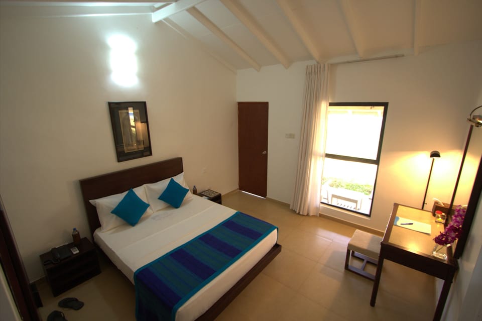 Standard Room | In-room safe, desk, rollaway beds, bed sheets