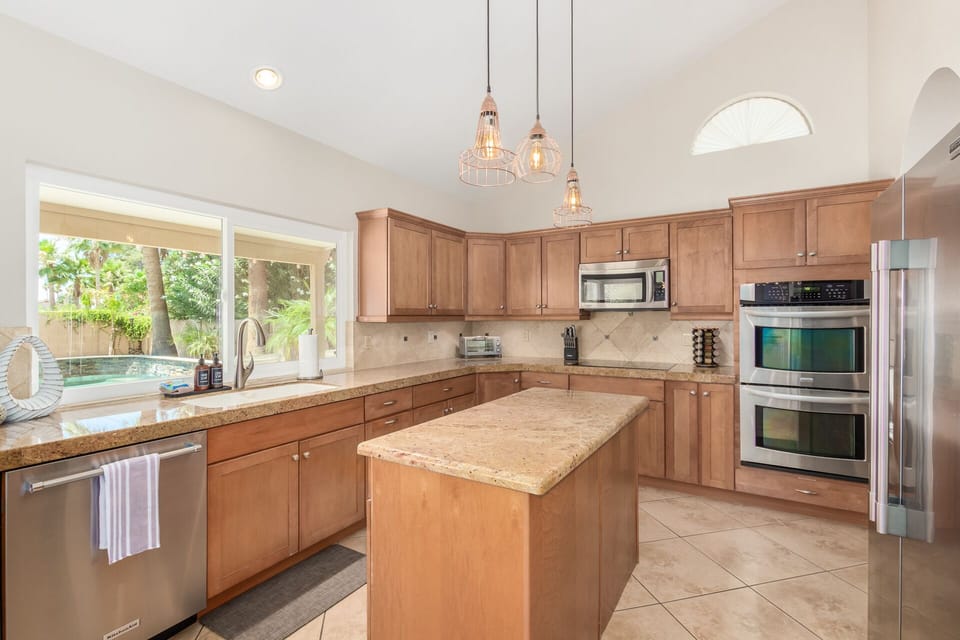 well-appointed kitchen w/ SS appliances and ample counter space