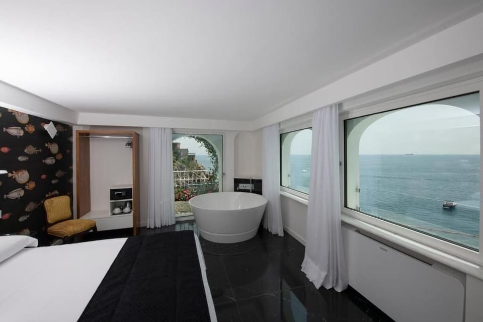 In-room safe, soundproofing, iron/ironing board, free WiFi