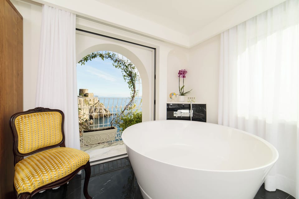 In-room safe, soundproofing, iron/ironing board, free WiFi