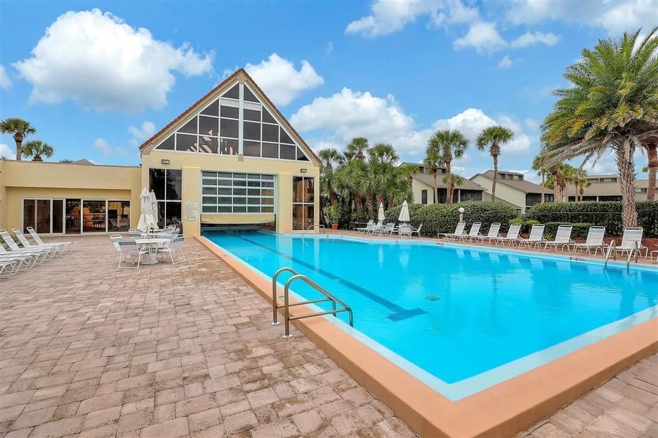 Indoor/Outdoor heated community pool