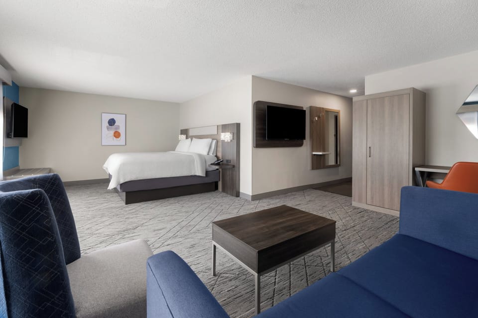 Suite, 1 King Bed with Sofa bed | In-room safe, desk, iron/ironing board, free WiFi