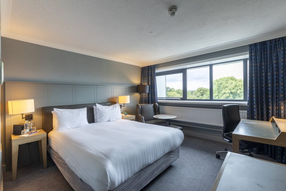 Premium Room | Desk, blackout drapes, soundproofing, iron/ironing board