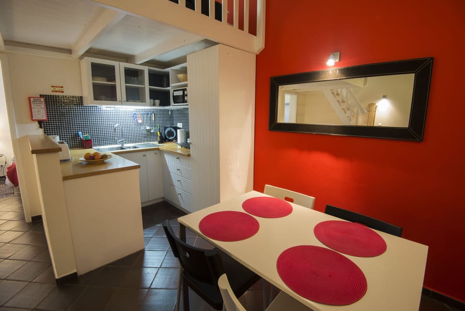 Family Suite, Kitchenette, Pool View | Minibar, soundproofing, cribs/infant beds, rollaway beds