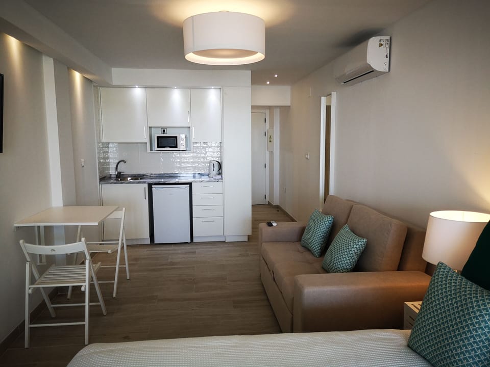 Double Room, Hot Tub, Courtyard Area | Free WiFi, bed sheets