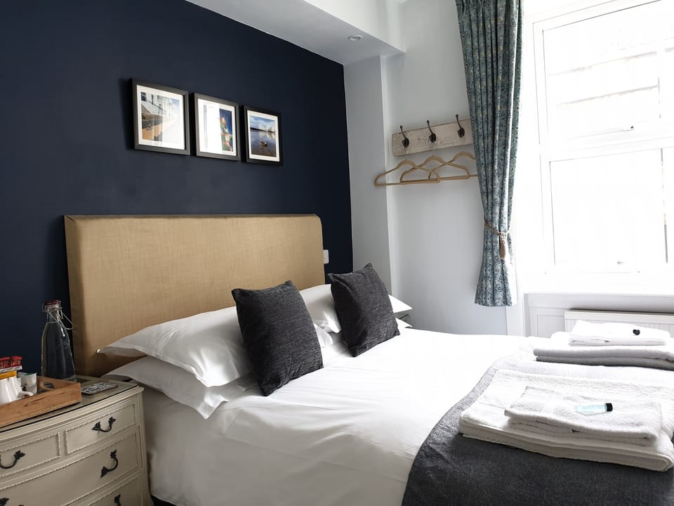 Superior Single Room, Ensuite (Shared toilet 1st Floor) | Premium bedding, individually decorated, individually furnished