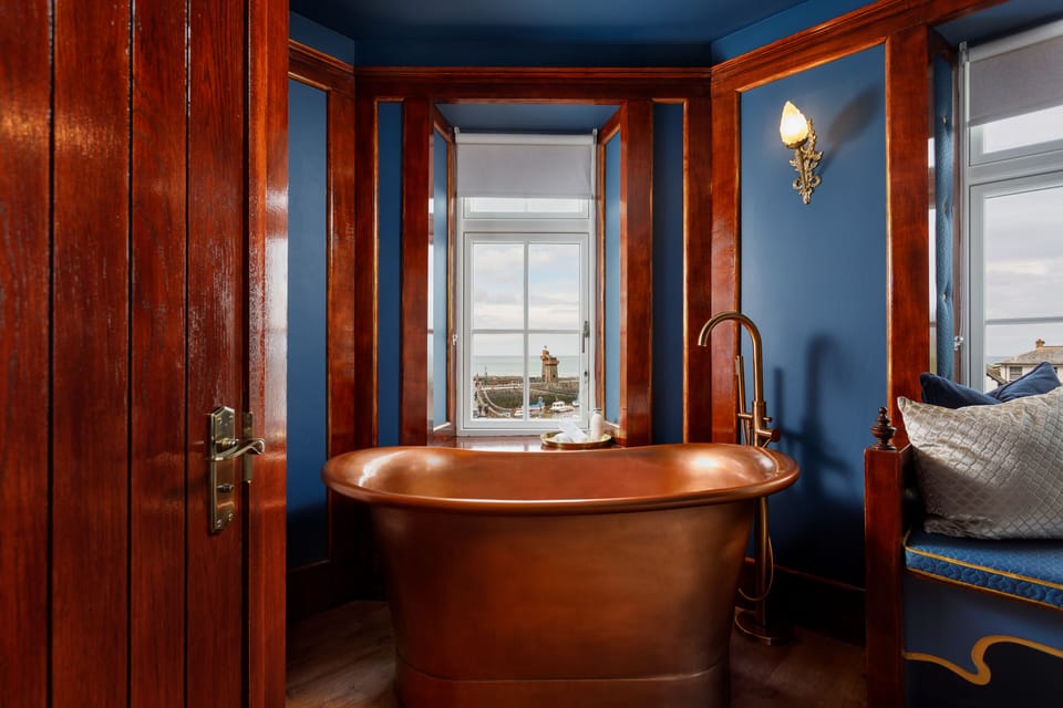 Superior Room, Sea View | Iron/ironing board (on request), WiFi (free), individually decorated