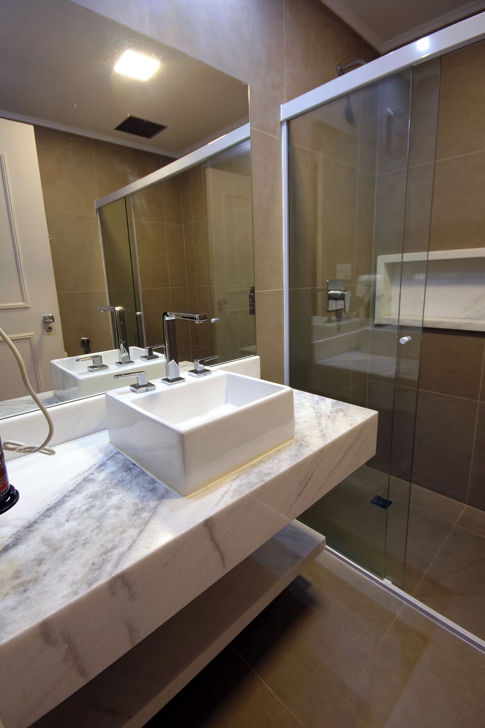 Minibar, blackout drapes, free WiFi, bed sheets