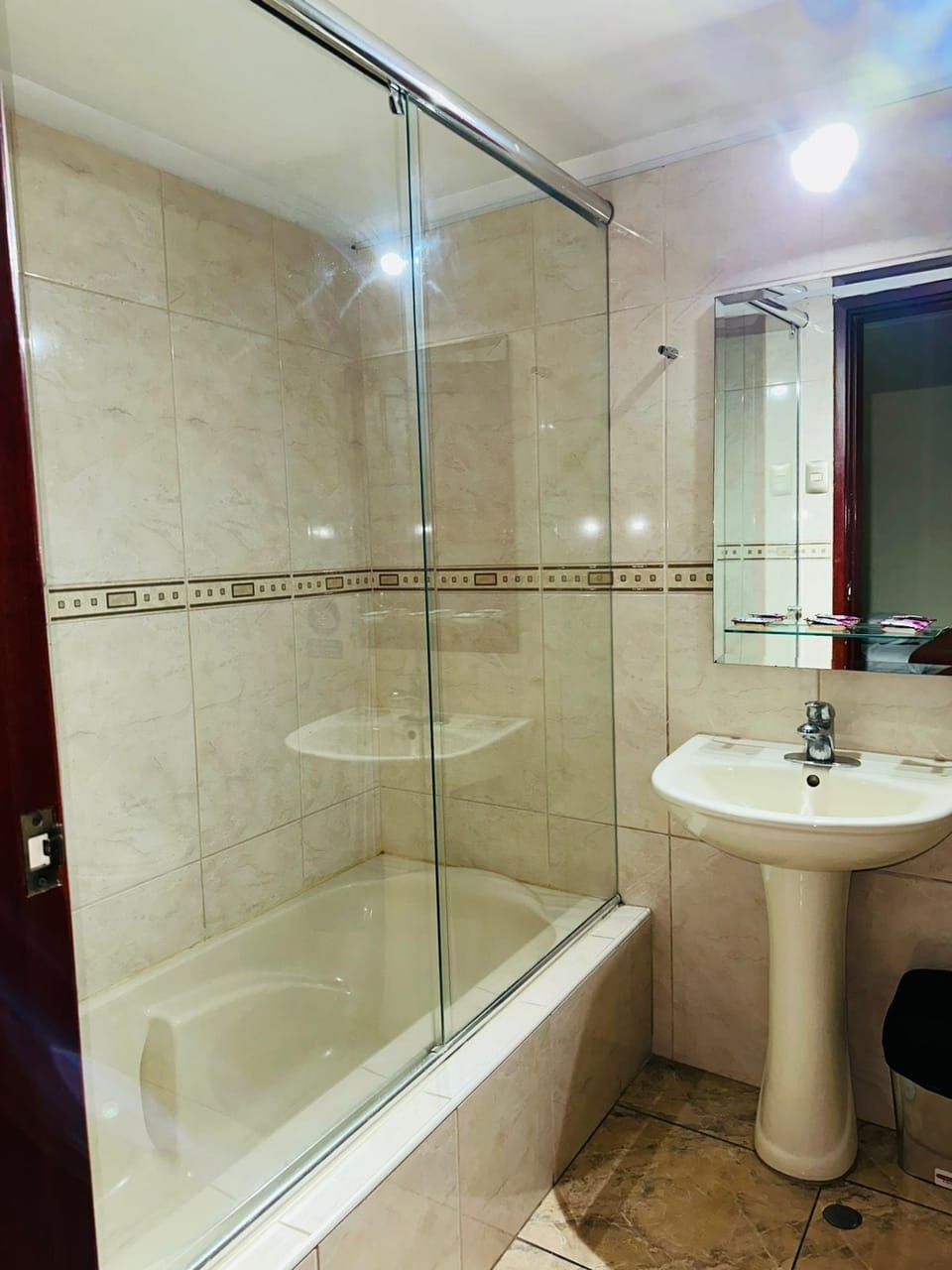 Superior Triple Room, City View, Executive Level | Bathroom | Rainfall showerhead, free toiletries, hair dryer (on request), towels