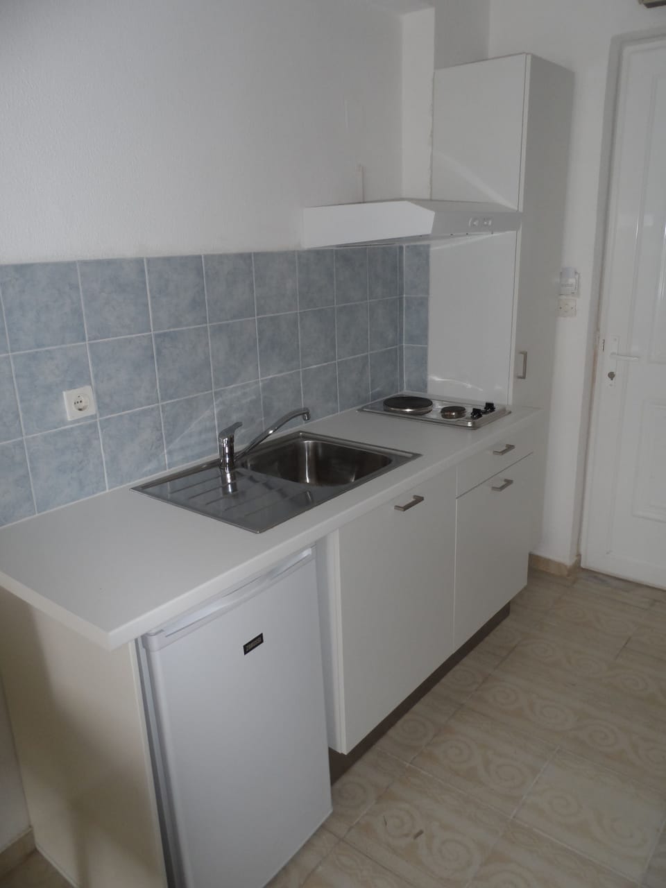 Studio, Sea View (for 2) | Private kitchen | Coffee/tea maker, full-size fridge, stovetop, electric kettle