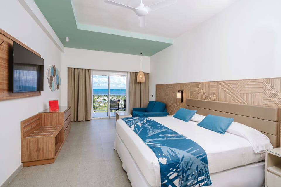 Free minibar, in-room safe, blackout drapes, iron/ironing board