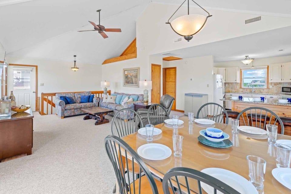 Surf-or-Sound-Realty-1014-Sandpebble-Dining-Area-2