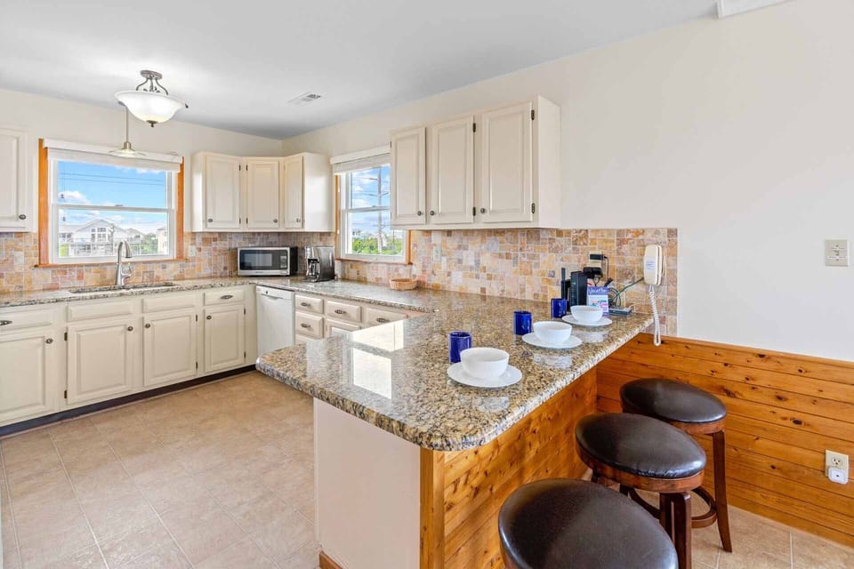 Surf-or-Sound-Realty-1014-Sandpebble-Kitchen-1