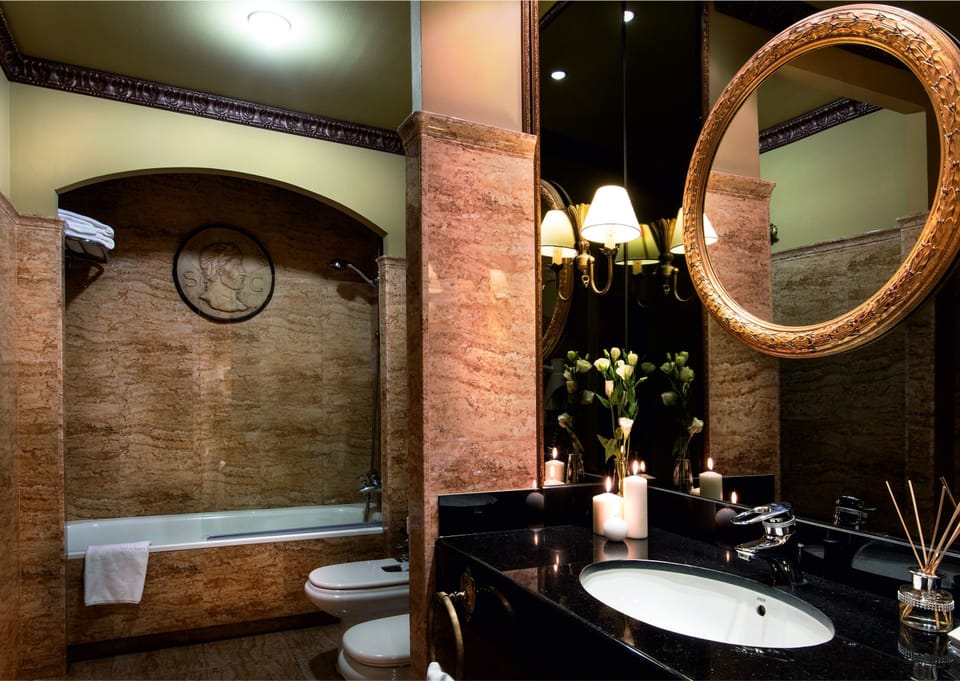 Double or Twin Room | Bathroom | Bathtub, free toiletries, hair dryer, bidet