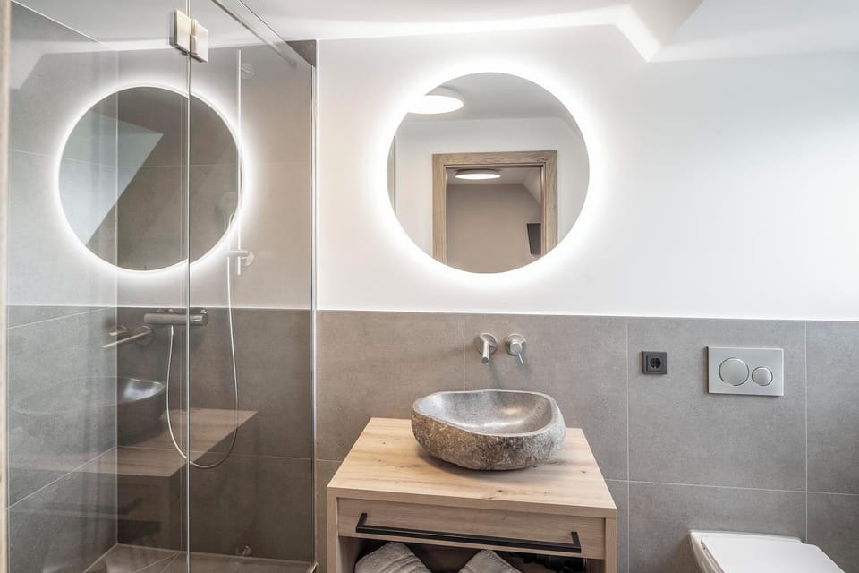 Jetted tub, rainfall showerhead, free toiletries, hair dryer