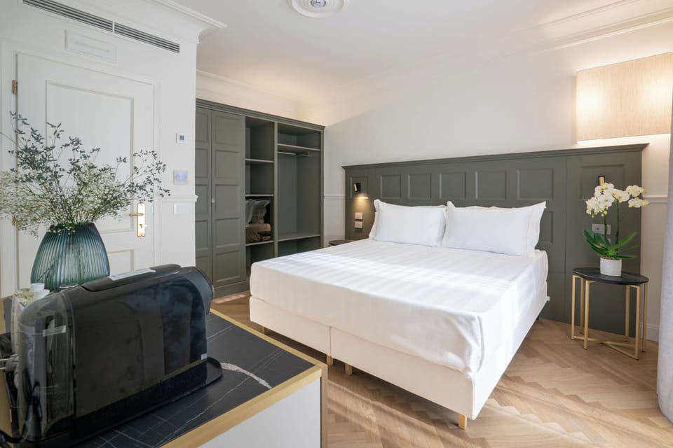 Double Room | Premium bedding, minibar, in-room safe, desk