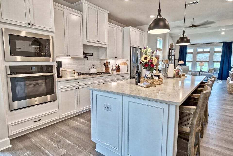 Large gourmet kitchen with seating