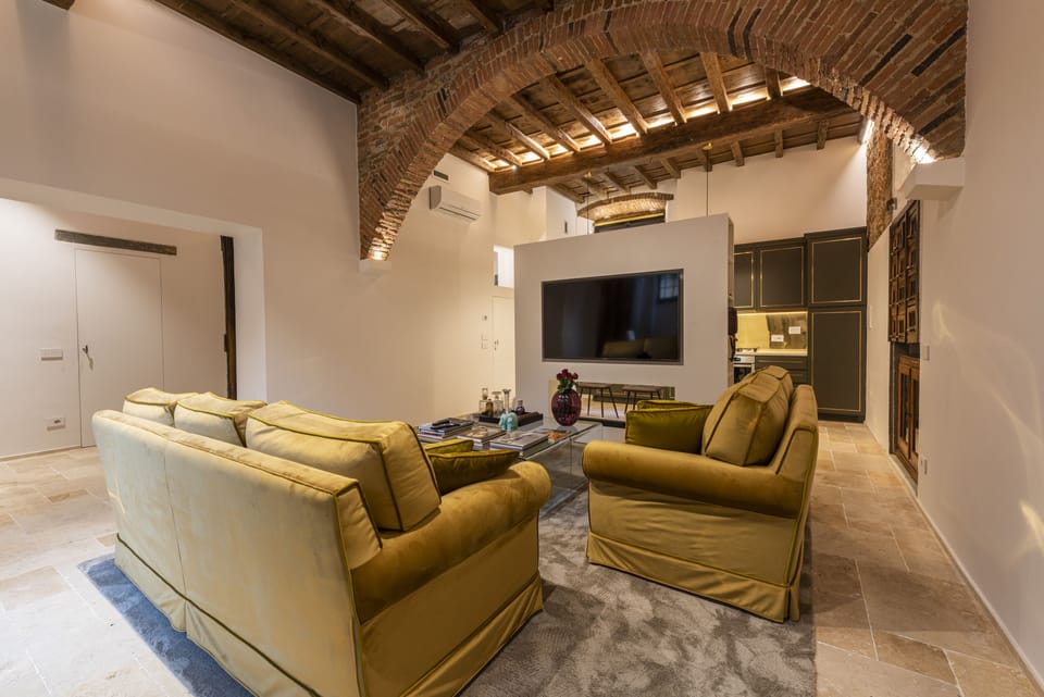 Deluxe Apartment | Living area | Flat-screen TV