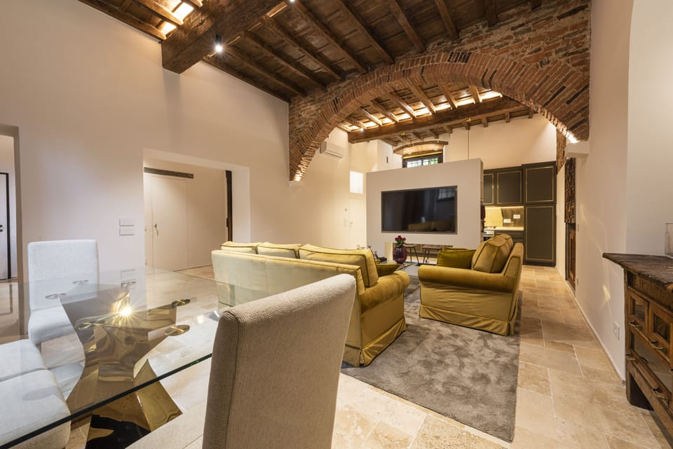 Deluxe Apartment | Living area | Flat-screen TV