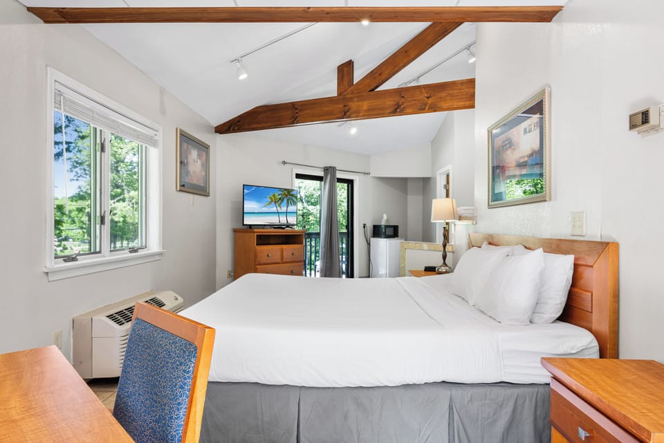 In-room safe, iron/ironing board, free WiFi, bed sheets