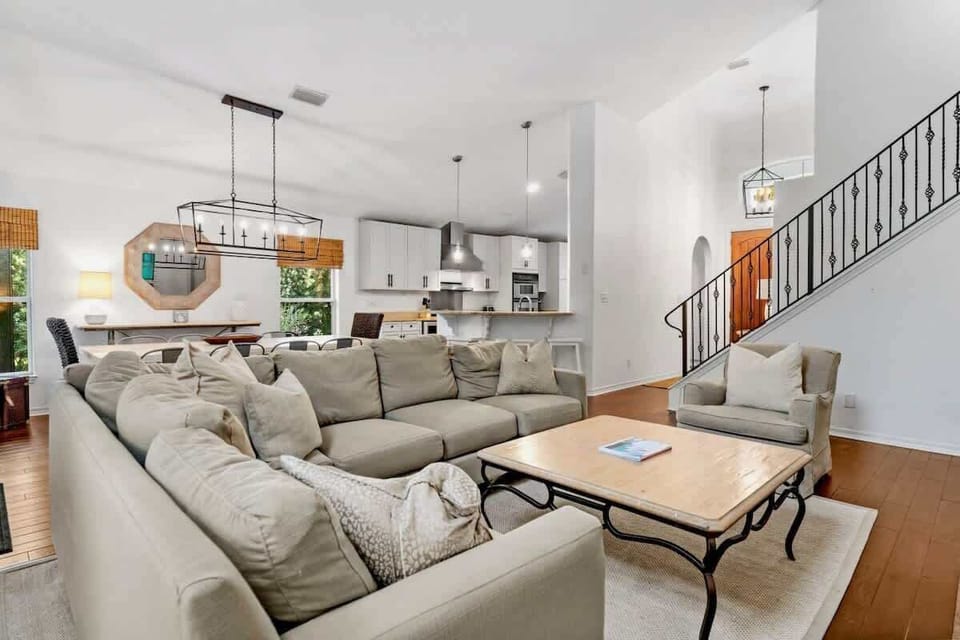 “Great space with lots of seating" - Laura, Jun '23