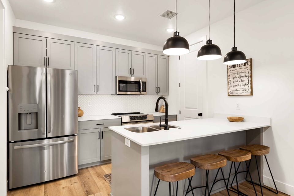 Condo, 3 Bedrooms | Private kitchen | Fridge, oven, coffee/tea maker, toaster