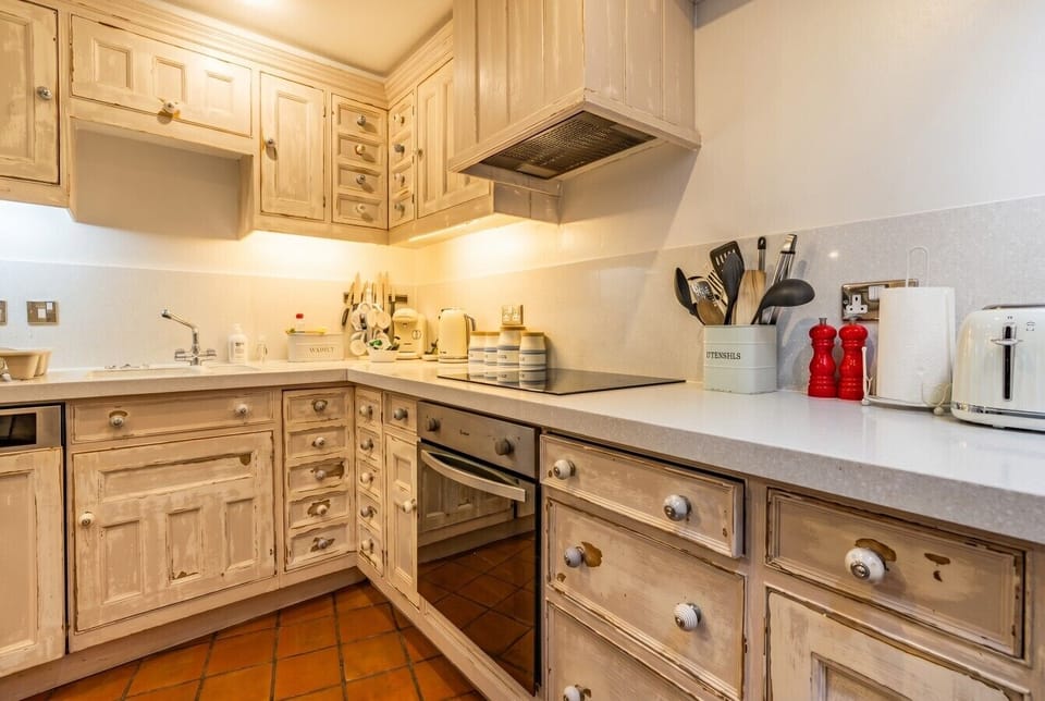 Characterful kitchen with everything for relaxed home cooking