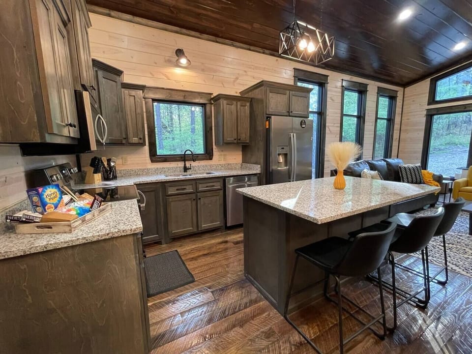 Our fully-equipped gourmet kitchen.  *Special set-up package not included in price. We could coordinate with local vendors to set-up or deliver treats for you before your arrival. Check out our online guidebook for their contact information and pricing. *
